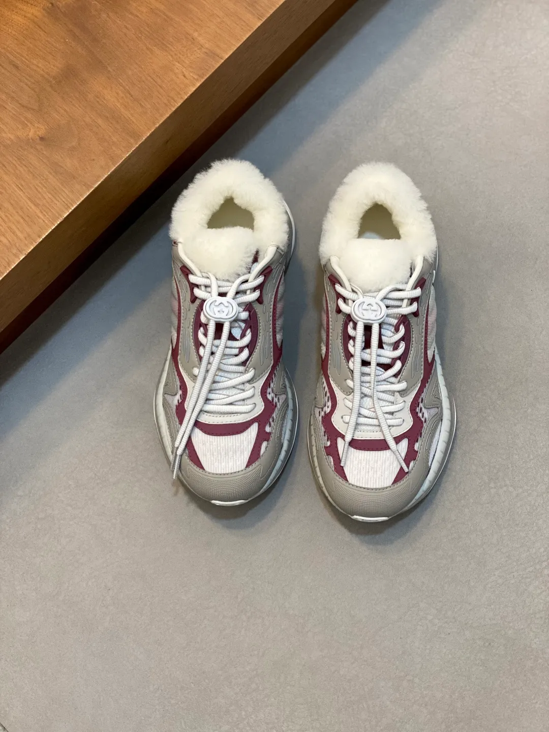 Men's men's shoes 💰980 Gucci Gucci 2.0 sneakers, retro casual shoes, original purchase, development, production. Gucci 2.0 sneakers reinterpret the brand's iconic striped webbing elements. This sneaker reinterprets the iconic details, using EVA thick soles, with a smart silhouette, bringing a stable and comfortable wearing experience. Beautiful packaging at the delivery counter. Fabric: original imported cowhide + technical fabrics. Lining: imported real wool lining. Sole: original molded ultra-light foam rubber. Bottom thickness: 4CM. Size: 39-44 (customized for 38, 45, 46)